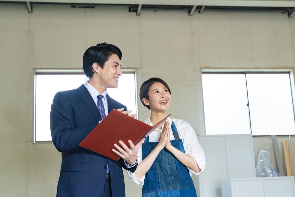 man and woman touring unit for sublease