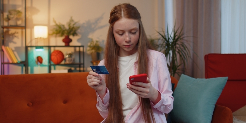 girl making online bill payments on credit card.jpg